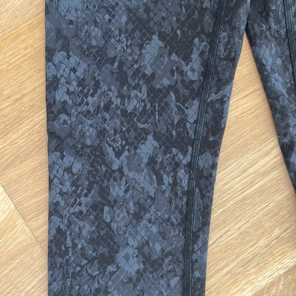 Lululemon Wunder Under Leggings 4 Worn 1x - Picture 2 of 4